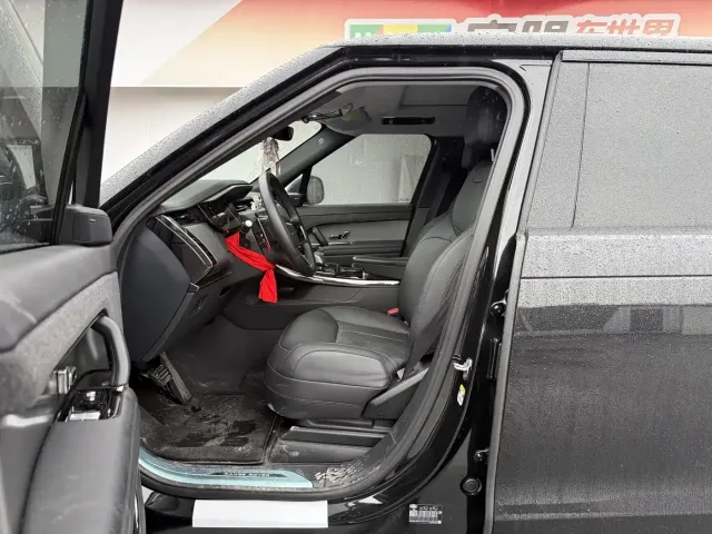 Land Rover Range Rover Sport — Фото автомобиля 6