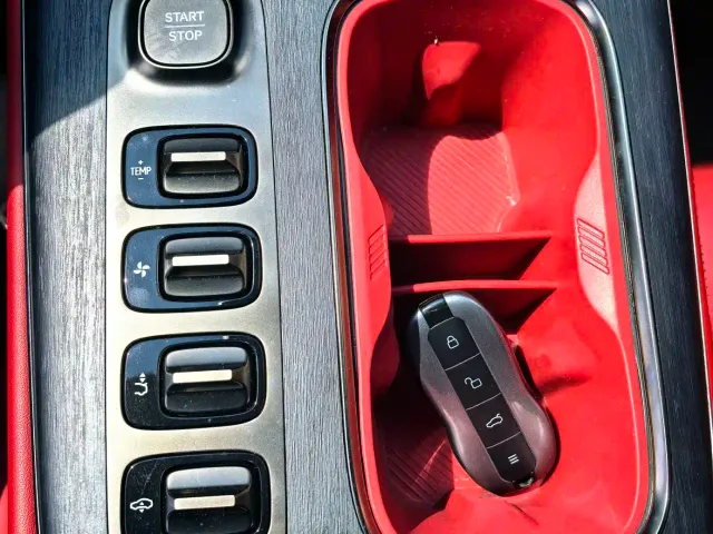 Xiaomi SU7 — Фото автомобиля 16