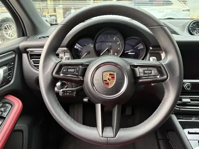 Porsche Macan — Фото автомобиля 10