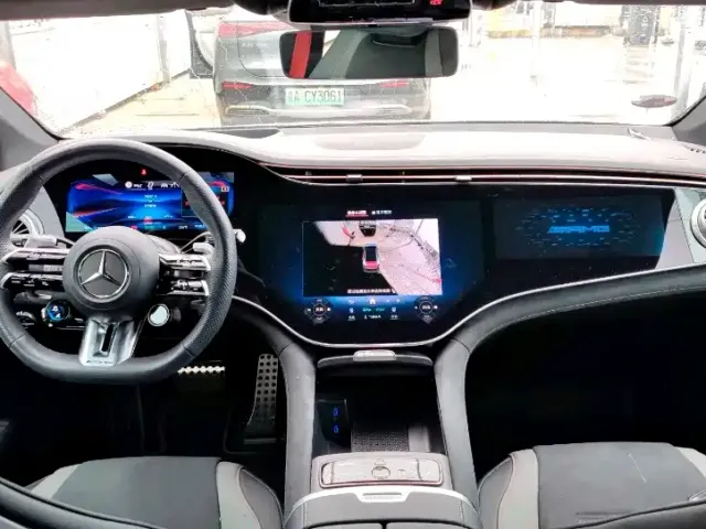 Mercedes-Benz EQE AMG — Фото автомобиля 3