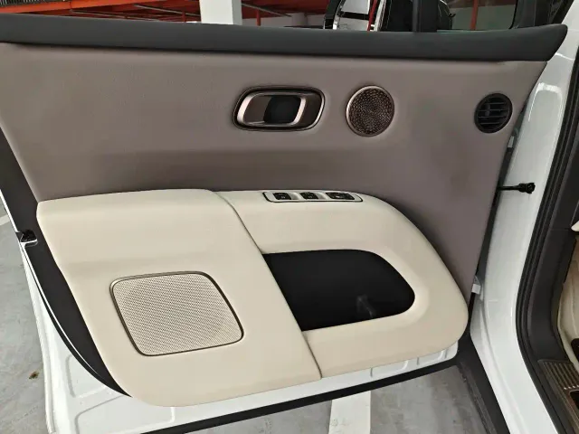 Li Auto Li i8 2025 Standard Edition — Фото автомобиля 15