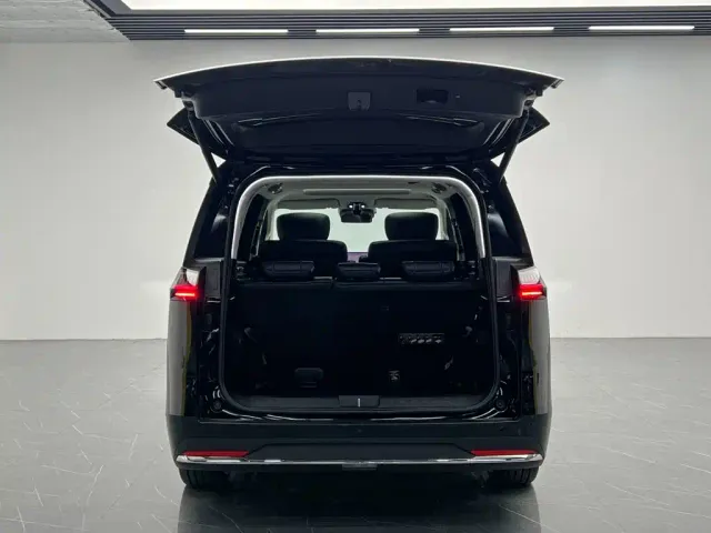 GAC Trumpchi E8 — Фото автомобиля 10