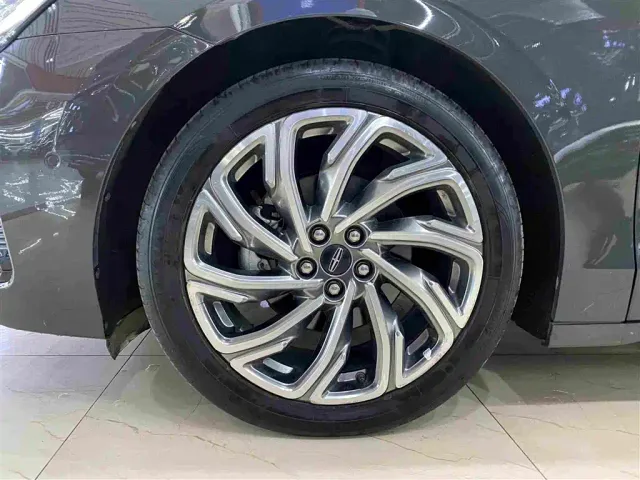 Lincoln Z — Фото автомобиля 5