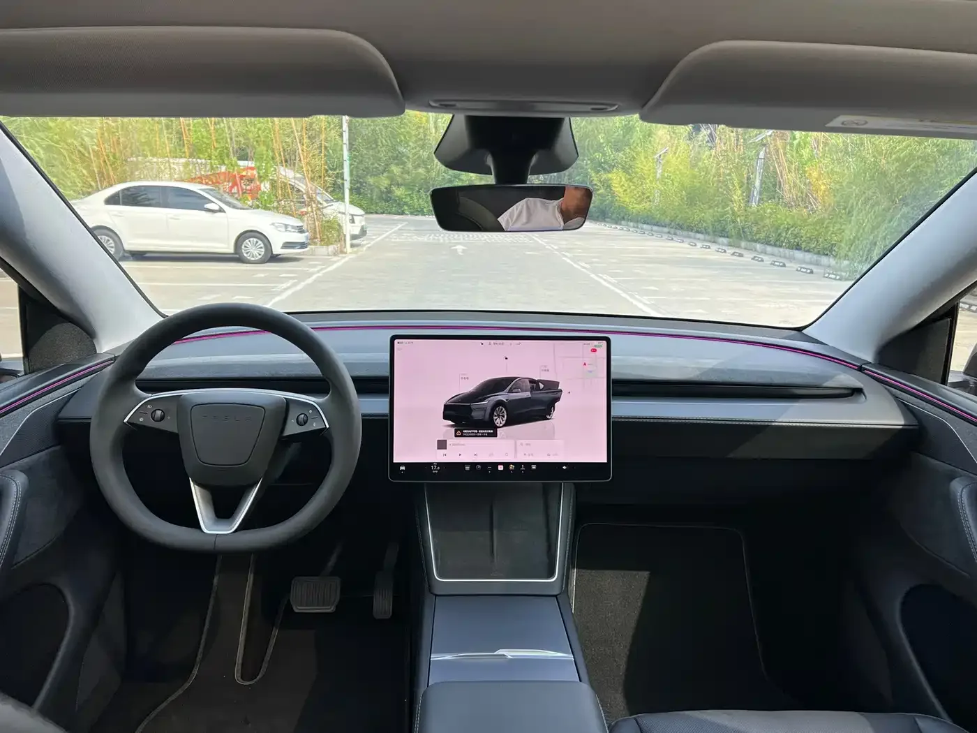 Tesla Model Y 2025 Long Range All-Wheel Drive — Фото автомобиля 5