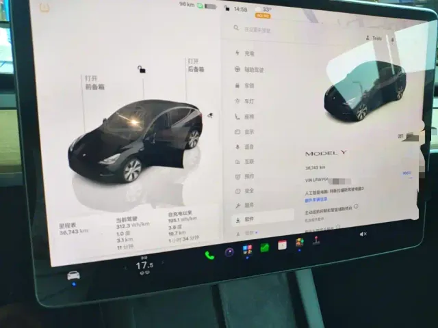 Tesla Model Y — Фото автомобиля 11
