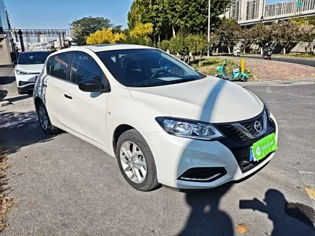 Nissan Tiida — Фото автомобиля 3