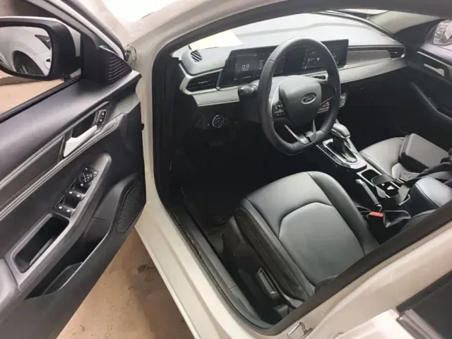 Ford Escort — Фото автомобиля 15