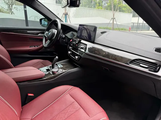BMW 5 Series — Фото автомобиля 9