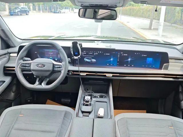 Ford Edge — Фото автомобиля 17