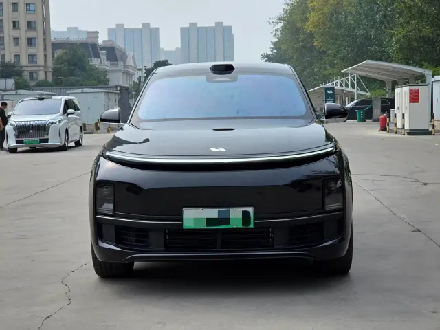 Li Auto L9 — Фото автомобиля 2