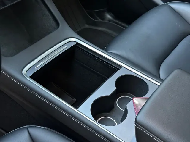 Tesla Model Y — Фото автомобиля 5