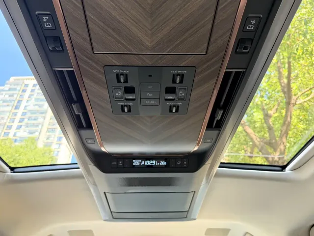 Lexus LM — Фото автомобиля 24