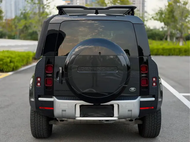 Land Rover Defender — Фото автомобиля 8