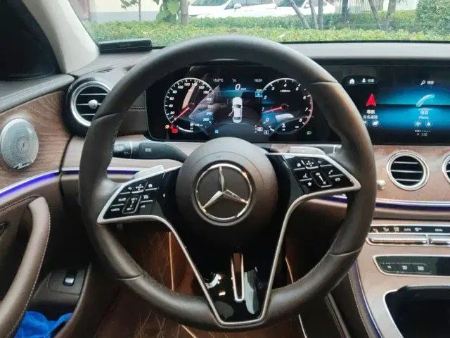 Mercedes-Benz E-Class — Фото автомобиля 15