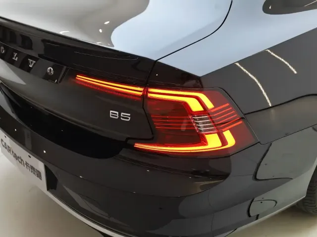 Volvo S90 — Фото автомобиля 8