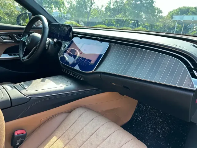 Mercedes-Benz E-Class — Фото автомобиля 12
