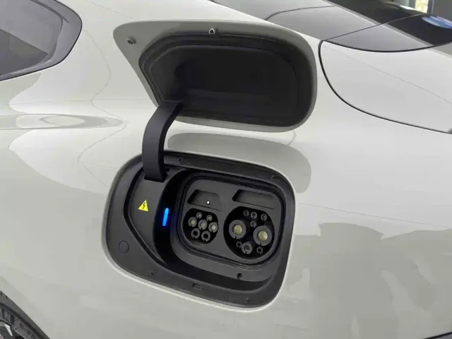 Xiaomi SU7 — Фото автомобиля 14