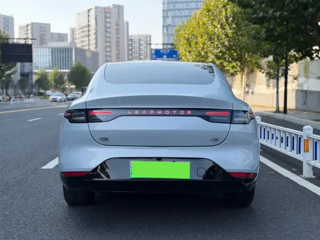 Leapmotor C01 — Фото автомобиля 10