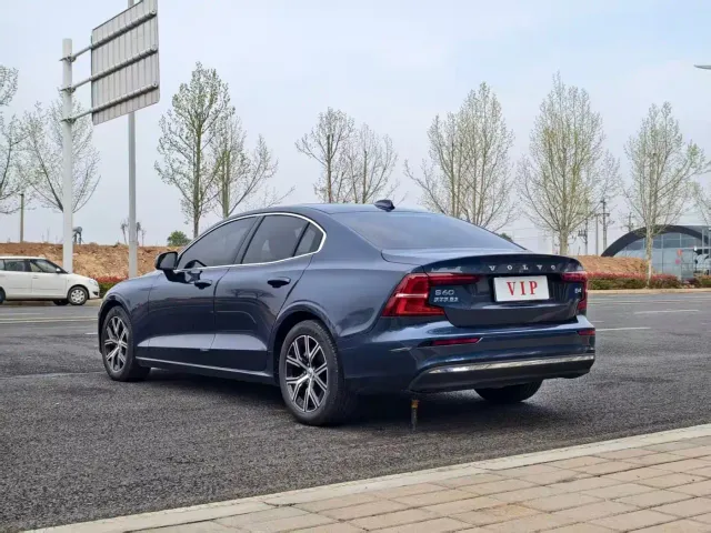 Volvo S60 — Фото автомобиля 7