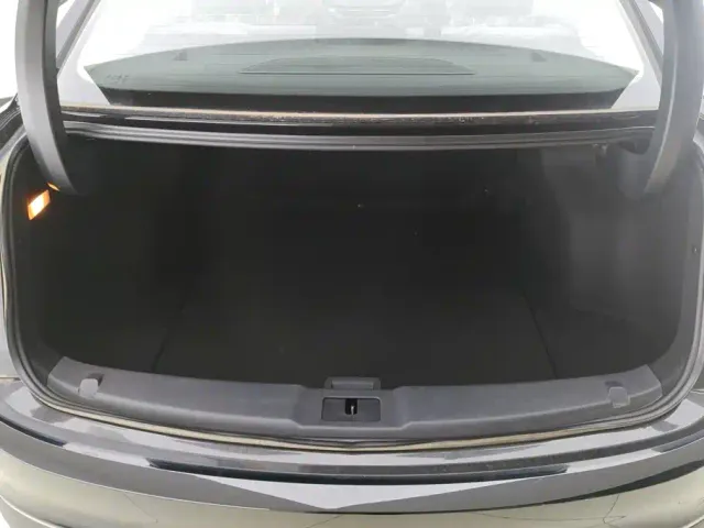 Hongqi E-QM5 — Фото автомобиля 4