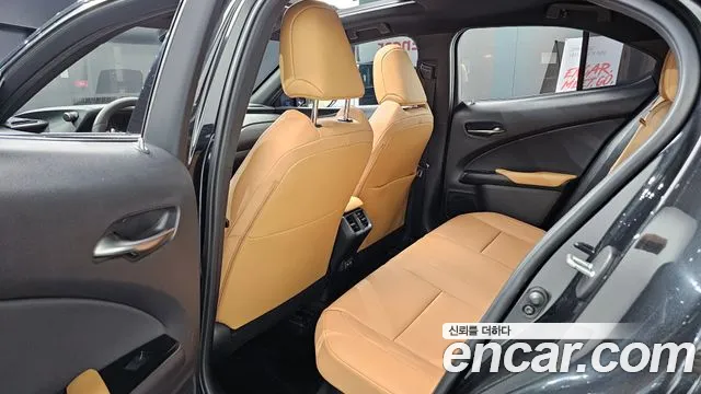 Lexus UX — Фото автомобиля 12