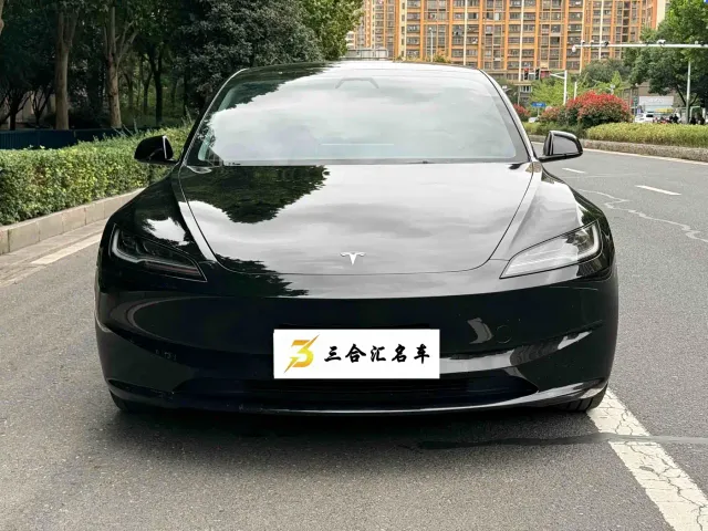 Tesla Model 3 — Фото автомобиля 2