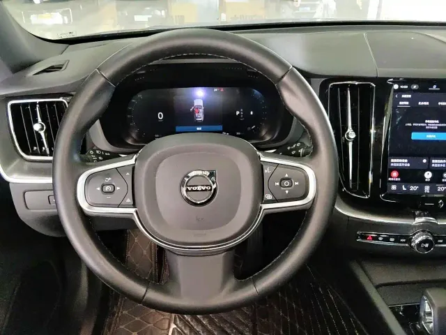 Volvo XC60 — Фото автомобиля 8