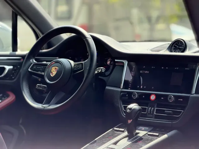 Porsche Macan — Фото автомобиля 11