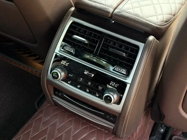 BMW 7 Series — Фото автомобиля 11