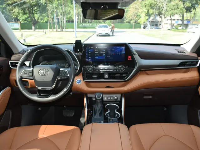Toyota Highlander — Фото автомобиля 16