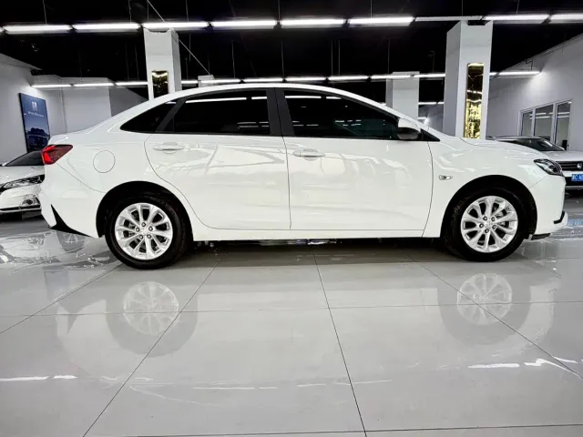 Chevrolet Monza — Фото автомобиля 6