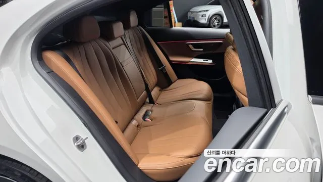 Mercedes-Benz E-Class — Фото автомобиля 18