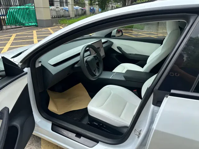 Tesla Model 3 — Фото автомобиля 7