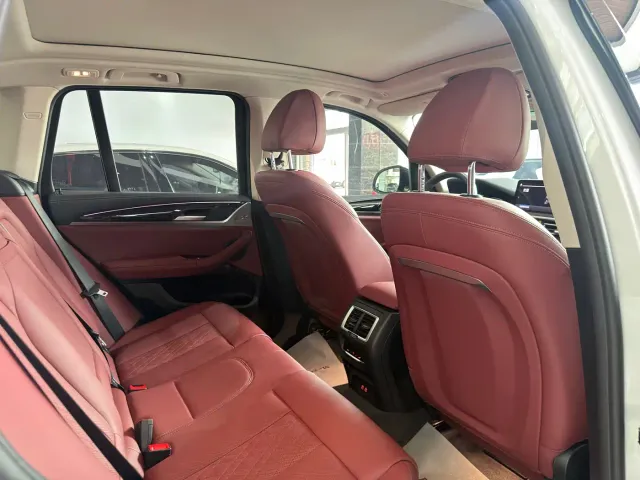 BMW iX3 — Фото автомобиля 7