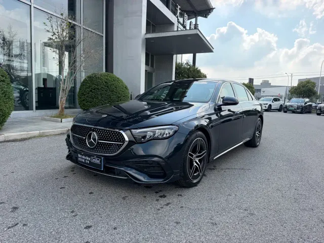 Фотография автомобиля — Mercedes-Benz E-Class