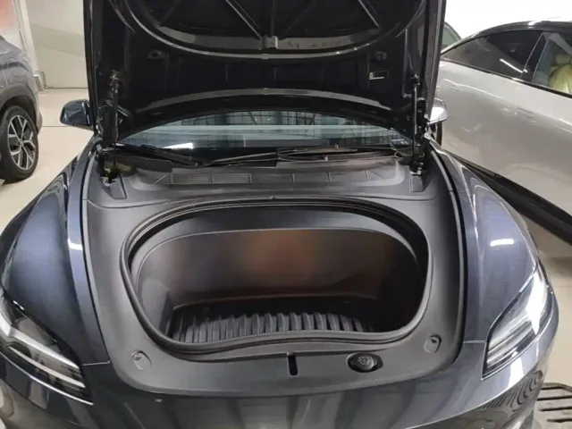 Tesla Model 3 — Фото автомобиля 19