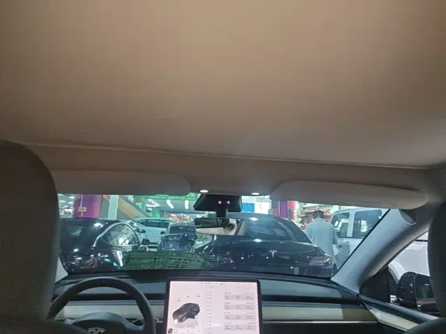 Tesla Model Y — Фото автомобиля 17