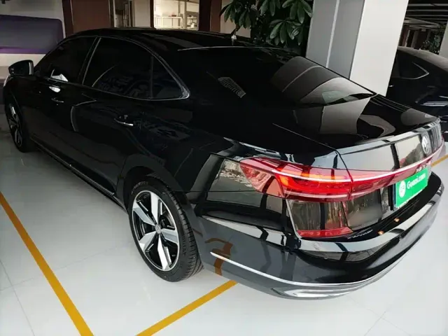Volkswagen Passat — Фото автомобиля 4