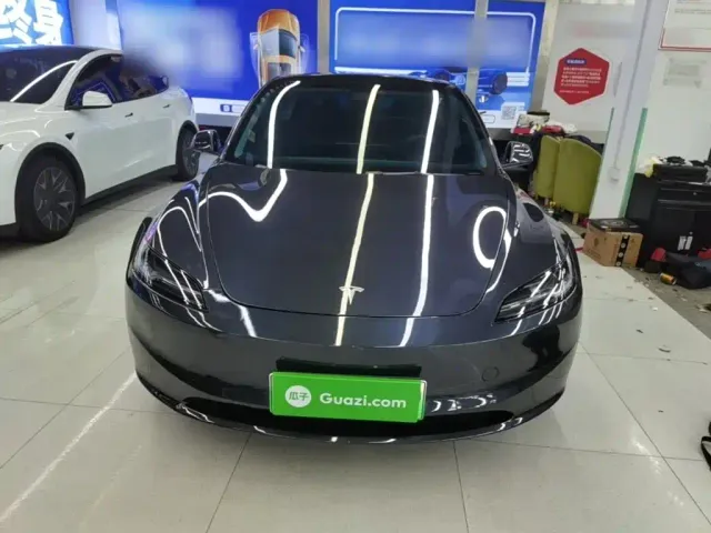 Tesla Model 3 — Фото автомобиля 2