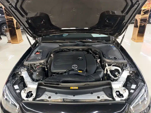 Mercedes-Benz E-Class — Фото автомобиля 19