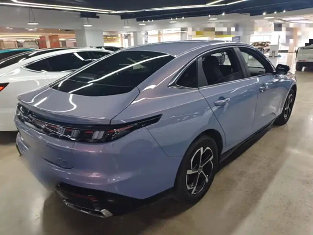 Changan Eado — Фото автомобиля 6