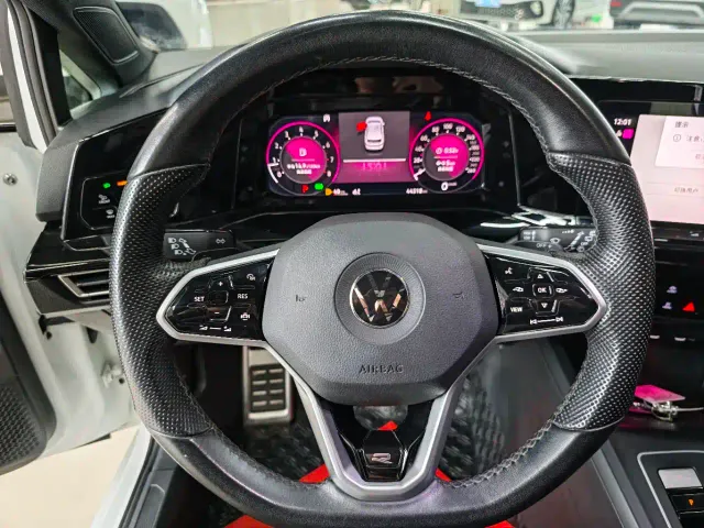 Volkswagen Golf — Фото автомобиля 7
