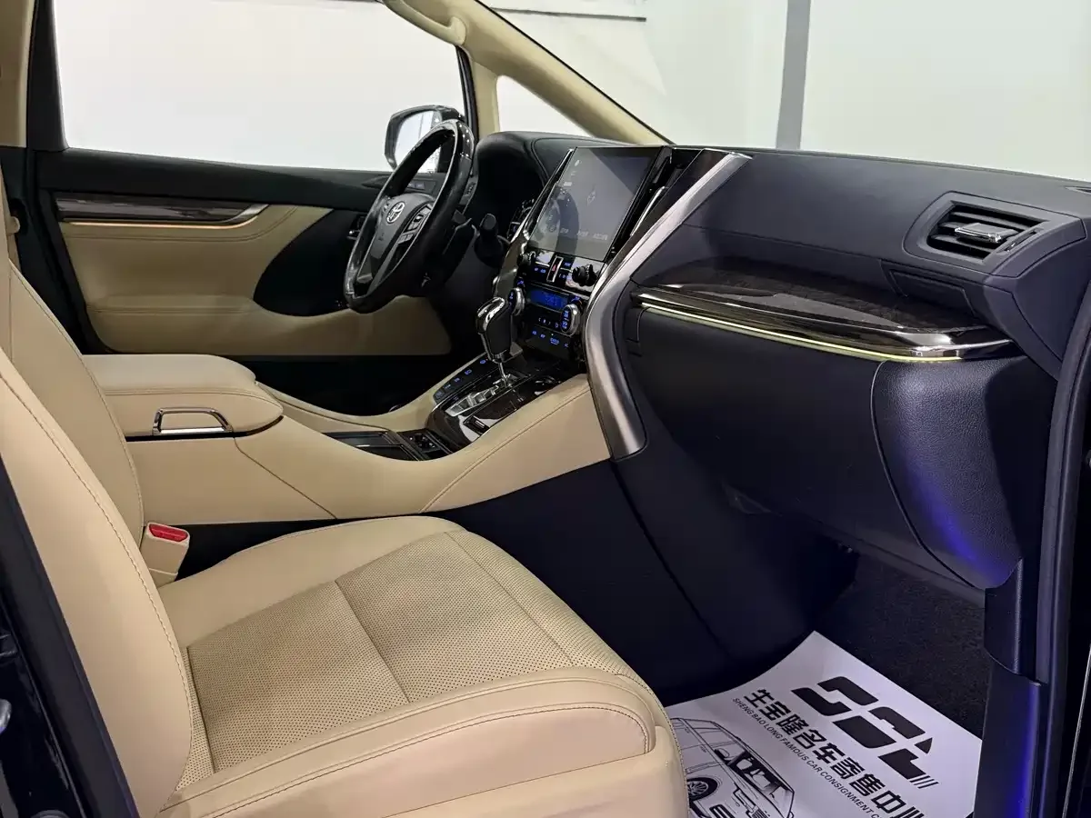 Toyota Alphard 2021 Hybrid 2.5L Premium — Фото автомобиля 13