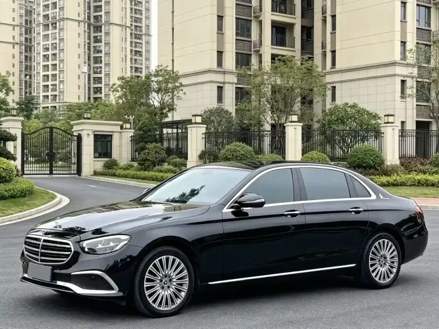 Фотография автомобиля — Mercedes-Benz E-Class