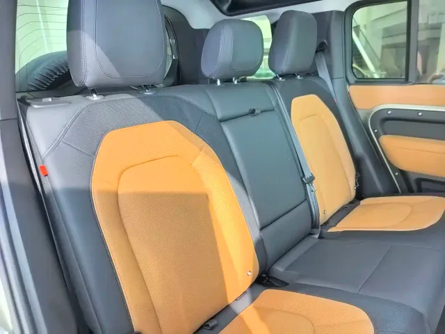 Land Rover Defender — Фото автомобиля 16
