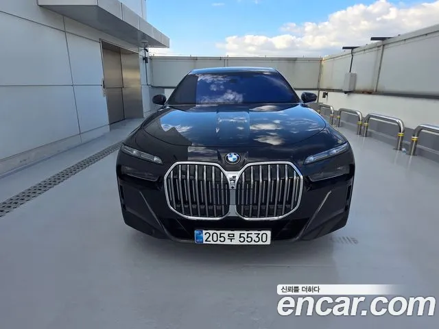 BMW 7 Series G70 — Фото автомобиля 3