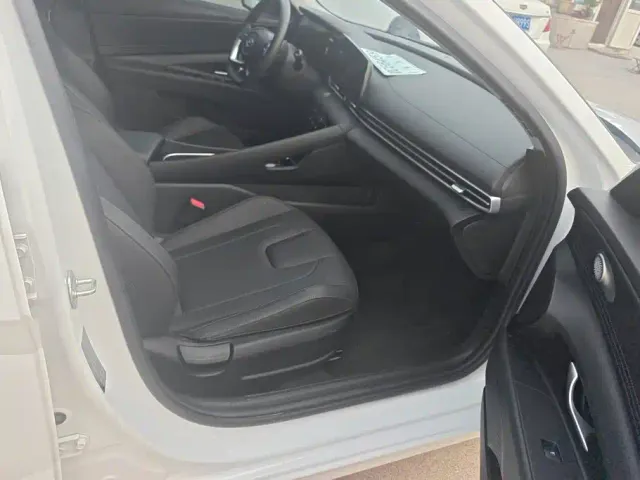 Hyundai Elantra — Фото автомобиля 8
