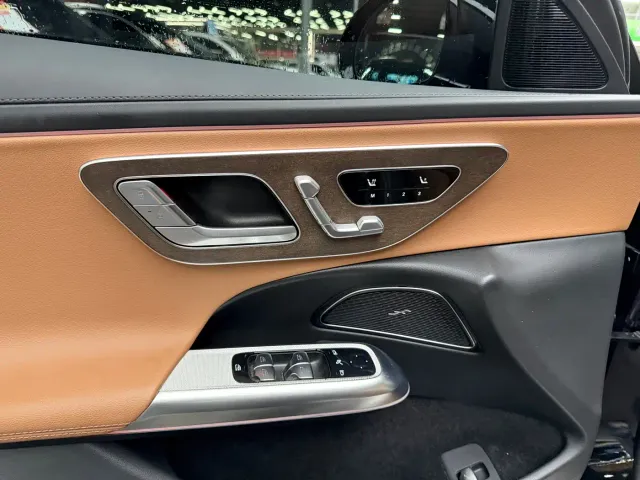 Mercedes-Benz E-Class — Фото автомобиля 12