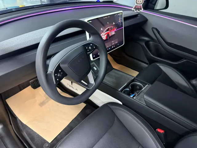 Tesla Model 3 — Фото автомобиля 5