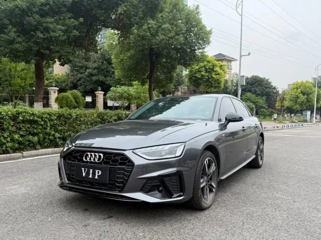 Фотография автомобиля — Audi A4L